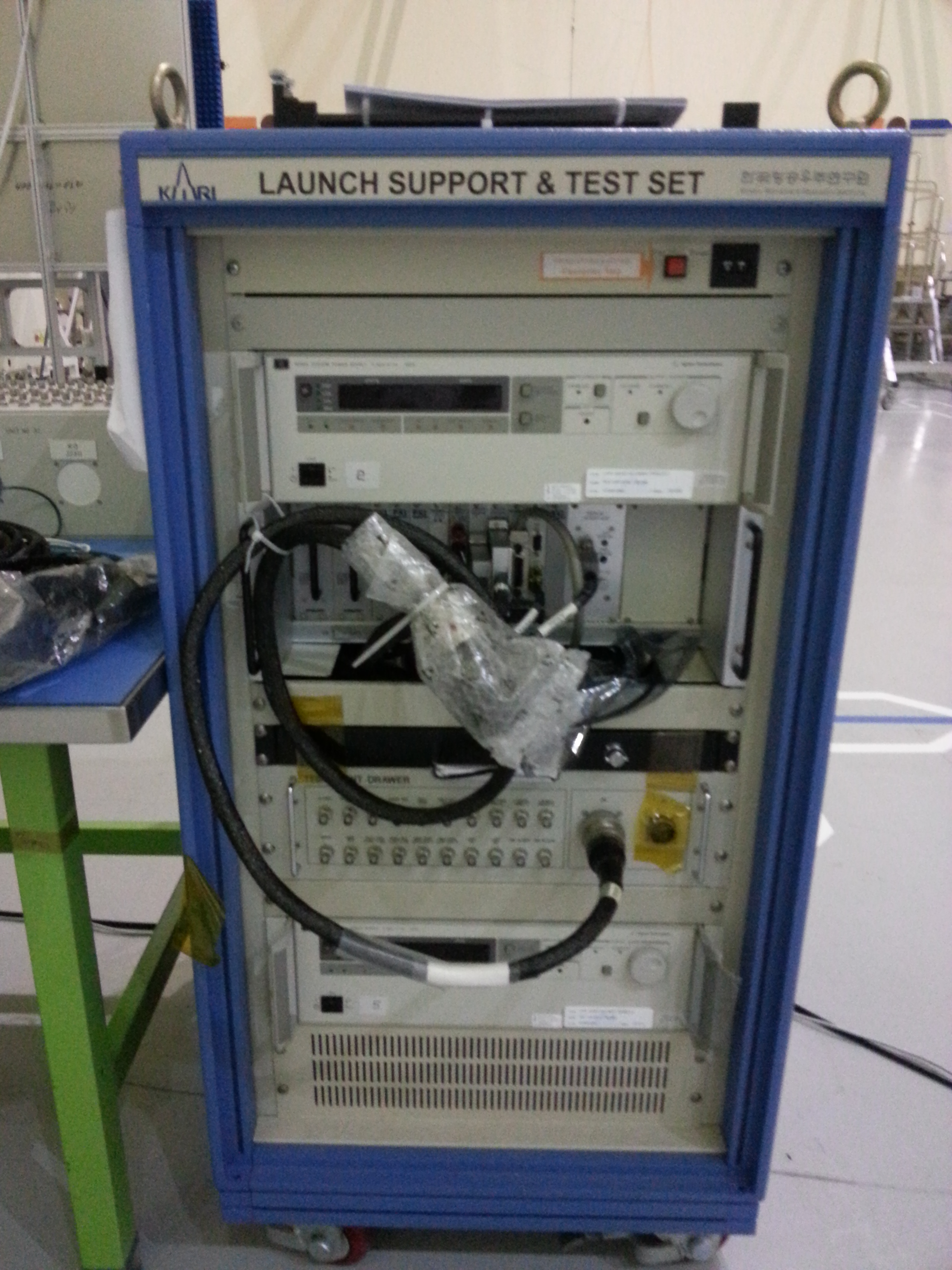 다목적실용위성 5호 위성체 시험장비(Kompsat-5 Launch Support & Test)